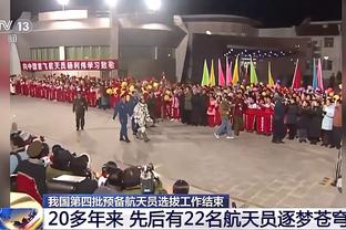 马奎尔本场数据：1助攻，5解围4抢断，7次争顶全部成功，评分7.9